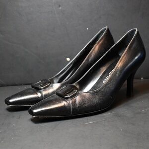 Salvatore Ferragamo women's pumps size 8